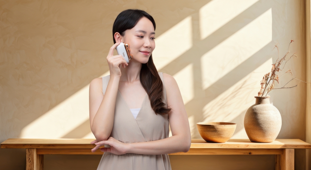 【開箱實測】breo 小金山 美肌經絡儀｜冰熱雙效，8分鐘喚醒小V臉✨